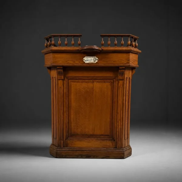 FRENCH HOTEL RECEPTION COUNTER