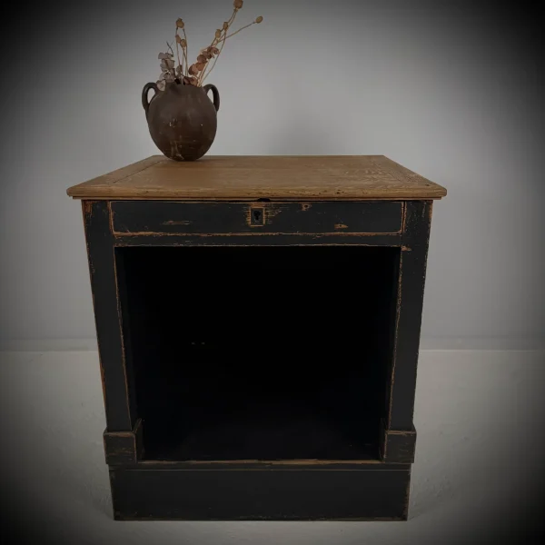 Small Center Counter